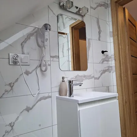 Debowy Zakatek W Dolinie Baryczy Міліч
