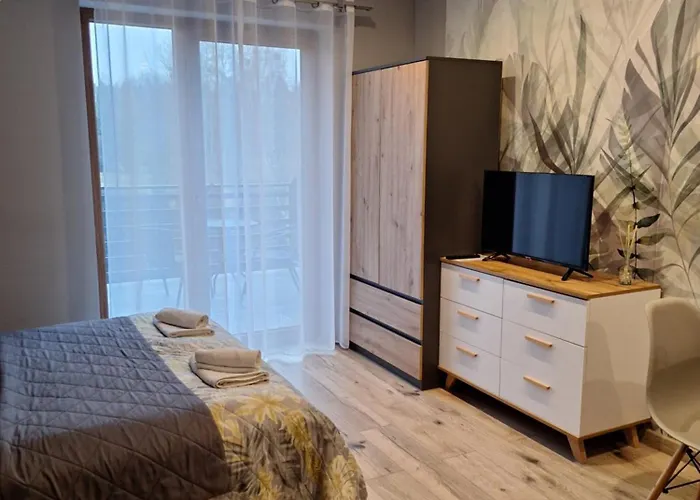 Debowy Zakatek W Dolinie Baryczy ゲストハウス ミリチ